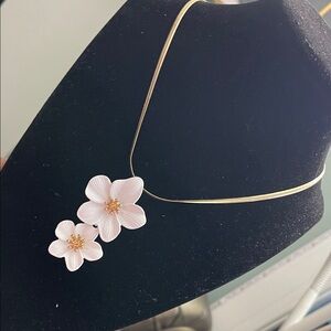 Elegant Floral Pendant Necklace